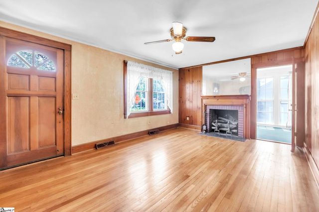 621 Church Street, Laurens, SC 29360