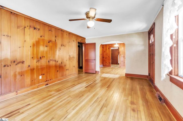 621 Church Street, Laurens, SC 29360