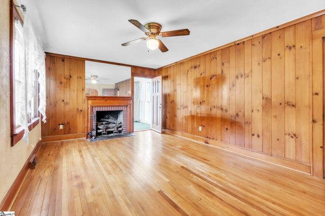 621 Church Street, Laurens, SC 29360