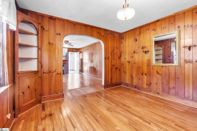 621 Church Street, Laurens, SC 29360