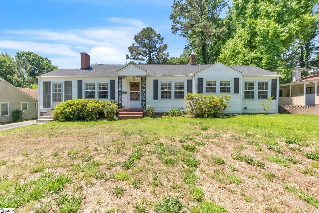621 Church Street, Laurens, SC 29360