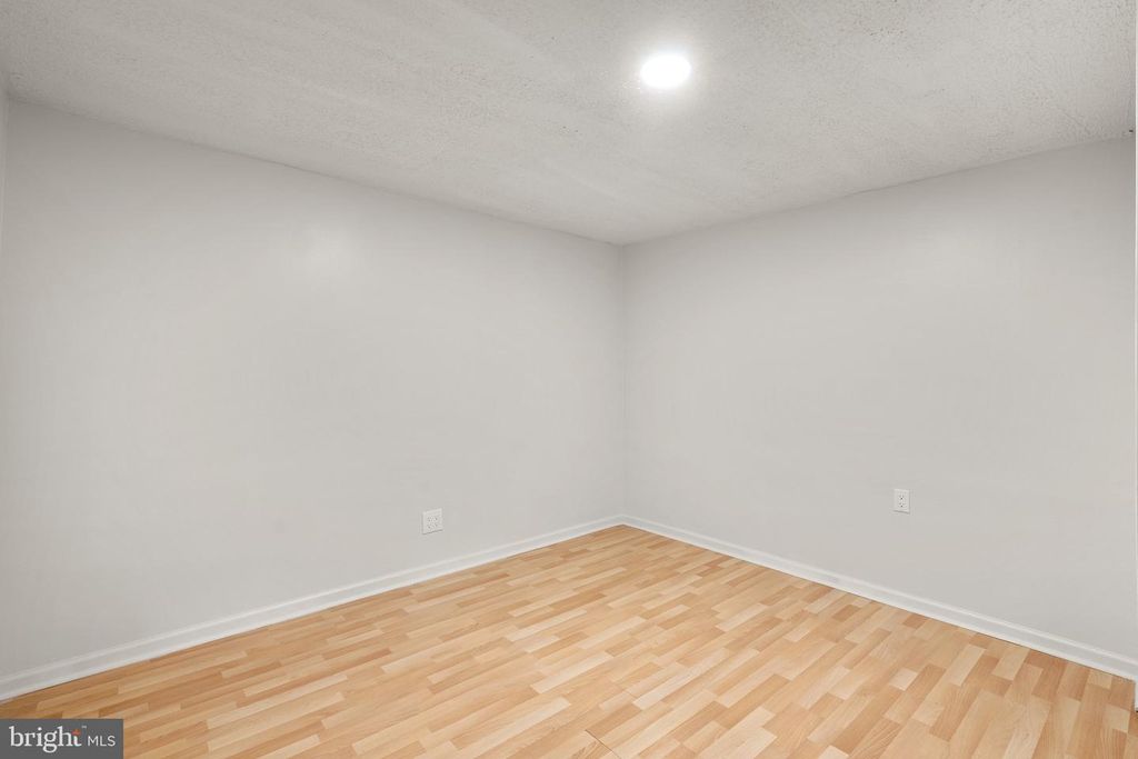 52 ANNA CT #275, Gaithersburg, MD 20877