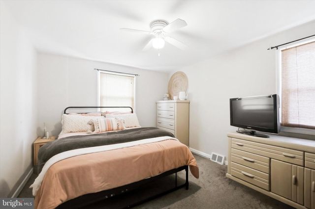 514 EDGEWOOD AVE, Folsom, PA 19033