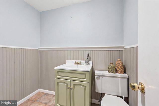 514 EDGEWOOD AVE, Folsom, PA 19033