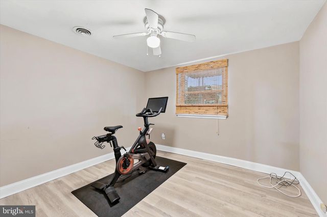 514 EDGEWOOD AVE, Folsom, PA 19033