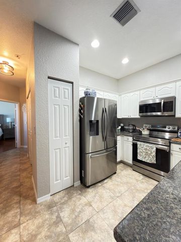 1560 SE Wilshire Place 203, Stuart, FL 34994