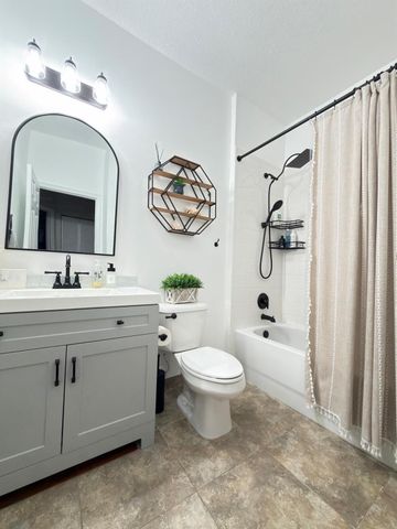 1560 SE Wilshire Place 203, Stuart, FL 34994