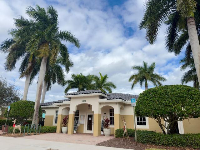 1560 SE Wilshire Place 203, Stuart, FL 34994