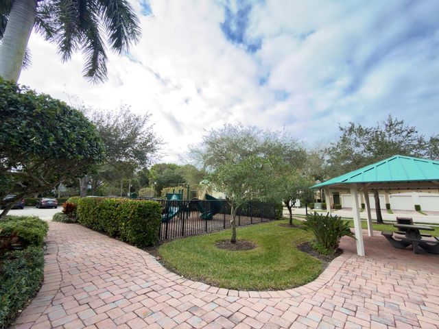 1560 SE Wilshire Place 203, Stuart, FL 34994