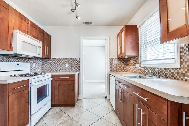1324 Kings Highway 3, Dallas, TX 75208