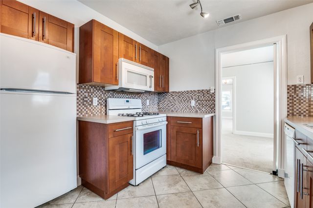 1324 Kings Highway 3, Dallas, TX 75208