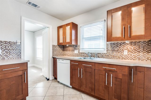 1324 Kings Highway 3, Dallas, TX 75208