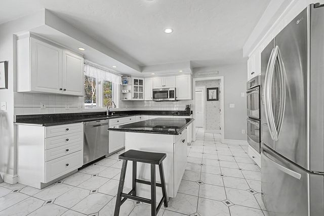 79 Country Club Dr, Northbridge, MA 01588