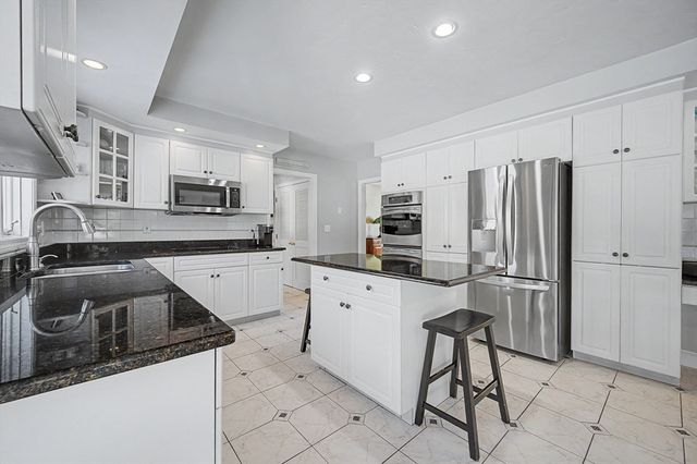 79 Country Club Dr, Northbridge, MA 01588