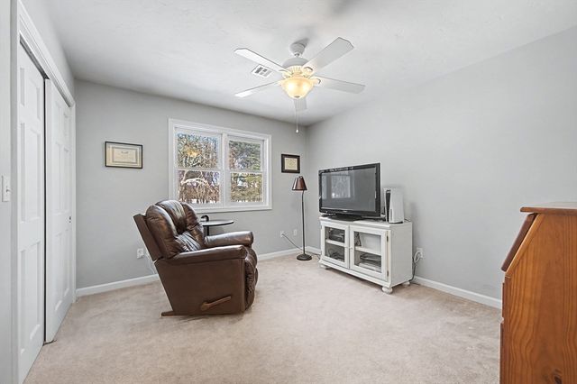 79 Country Club Dr, Northbridge, MA 01588