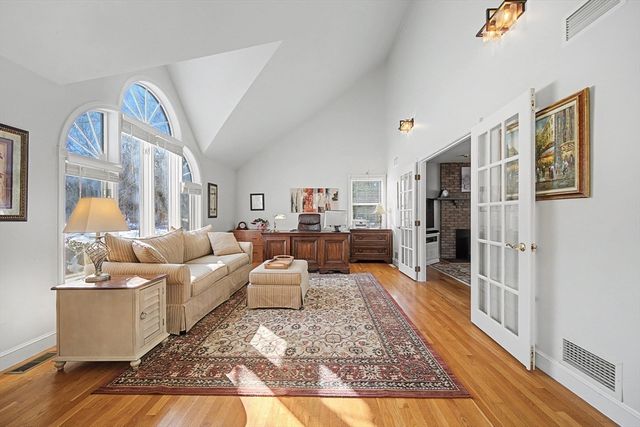 79 Country Club Dr, Northbridge, MA 01588