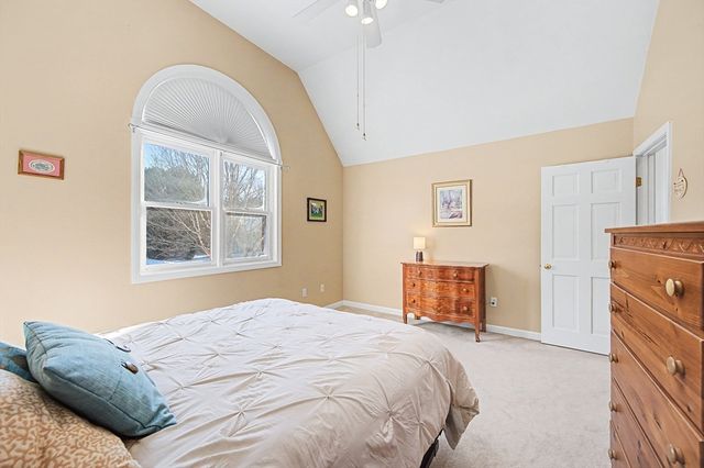 79 Country Club Dr, Northbridge, MA 01588