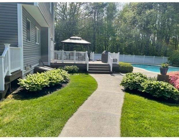 79 Country Club Dr, Northbridge, MA 01588