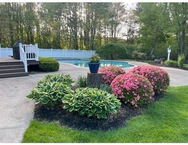 79 Country Club Dr, Northbridge, MA 01588
