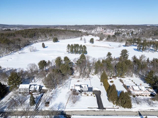 79 Country Club Dr, Northbridge, MA 01588