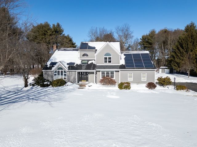 79 Country Club Dr, Northbridge, MA 01588