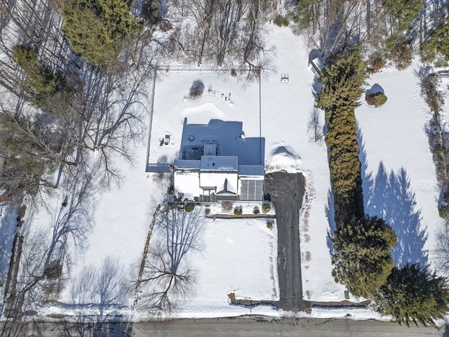 79 Country Club Dr, Northbridge, MA 01588