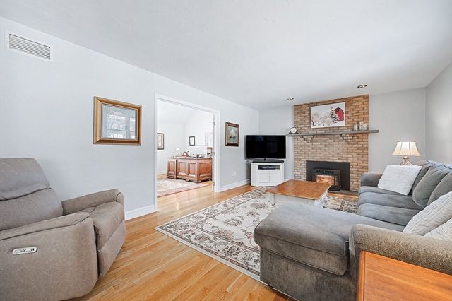 79 Country Club Dr, Northbridge, MA 01588