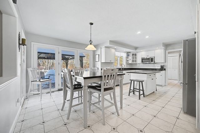 79 Country Club Dr, Northbridge, MA 01588