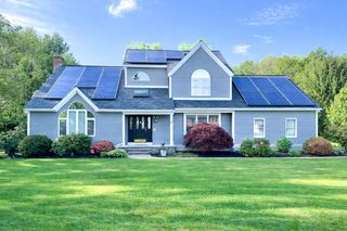 79 Country Club Dr, Northbridge, MA 01588