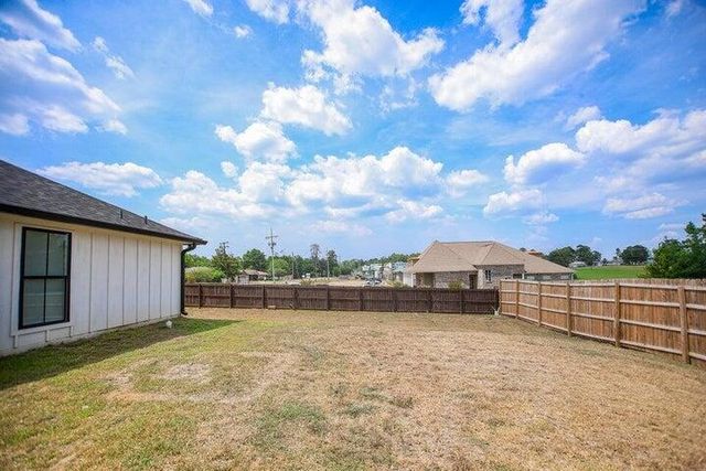 1003 S 10th St., Leesville, LA 71446