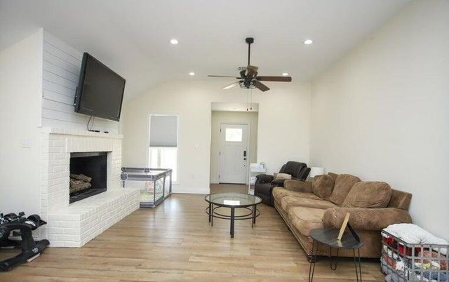 1003 S 10th St., Leesville, LA 71446