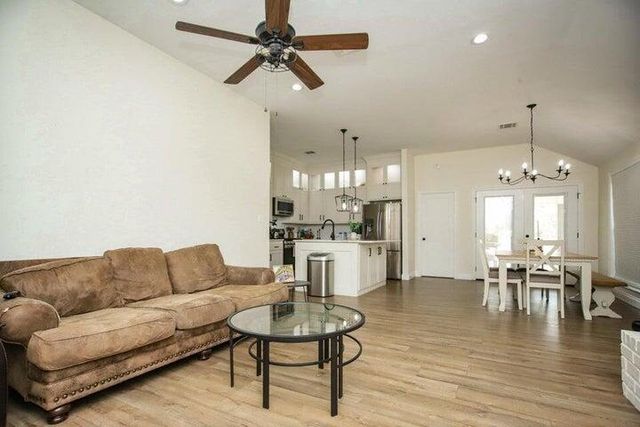 1003 S 10th St., Leesville, LA 71446