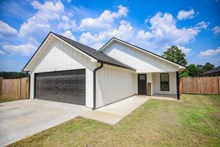 1003 S 10th St., Leesville, LA 71446