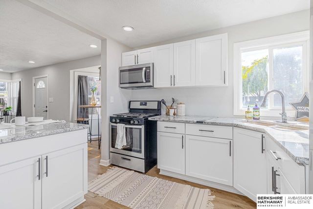 2505 S 60th Street, Omaha, NE 68106