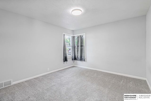 2505 S 60th Street, Omaha, NE 68106