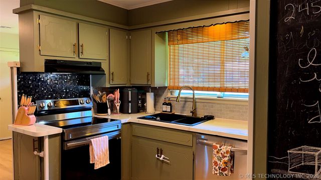 1014 SE 3rd Street, Wagoner, OK 74467
