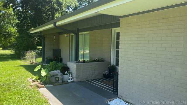 1014 SE 3rd Street, Wagoner, OK 74467