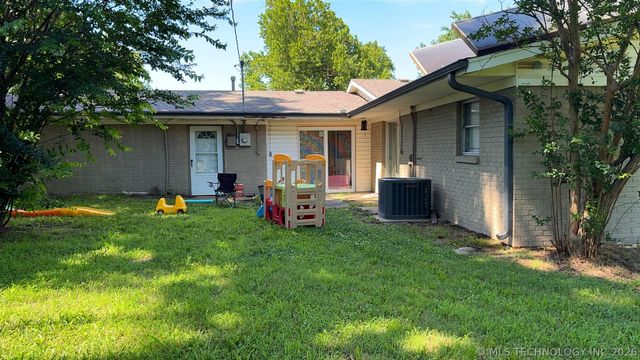 1014 SE 3rd Street, Wagoner, OK 74467