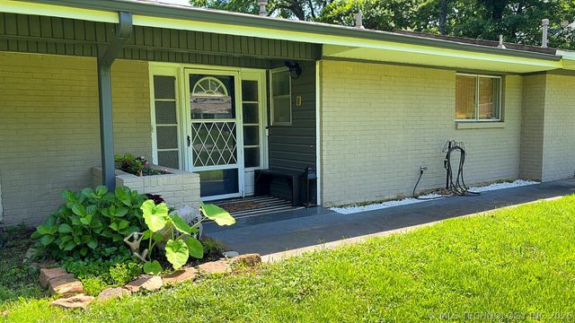 1014 SE 3rd Street, Wagoner, OK 74467