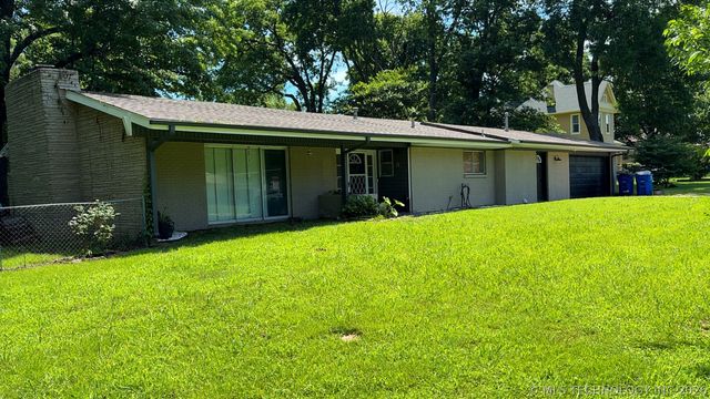 1014 SE 3rd Street, Wagoner, OK 74467