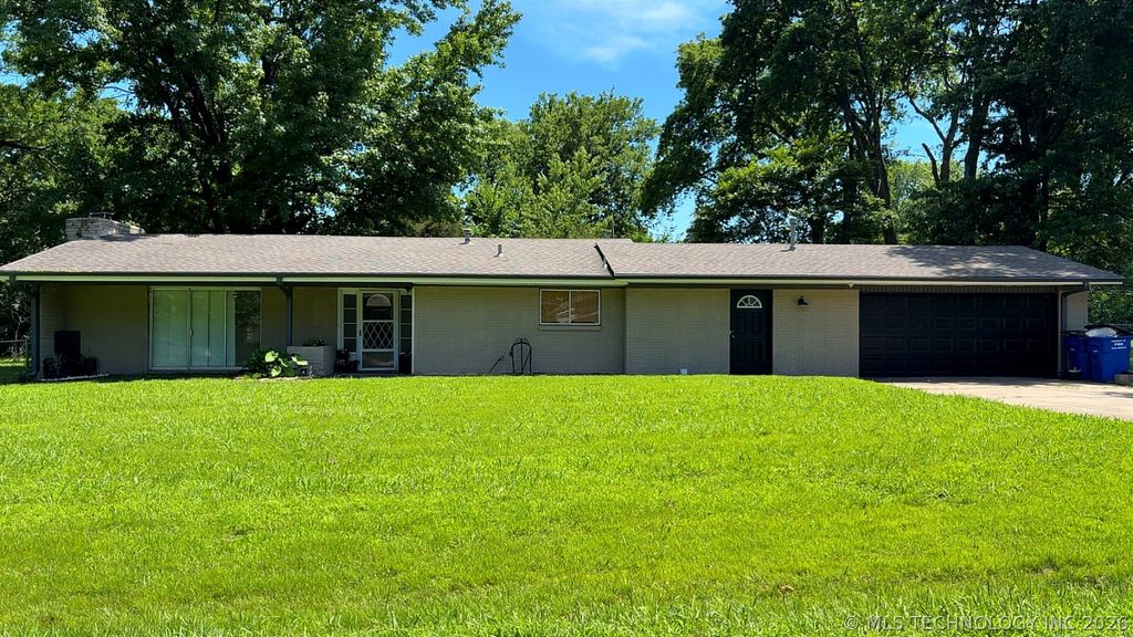 1014 SE 3rd Street, Wagoner, OK 74467