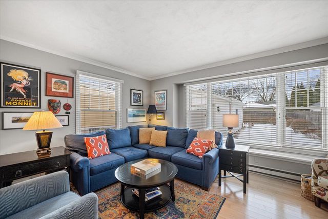 4917 N Bartlett AVENUE, Whitefish Bay, WI 53217