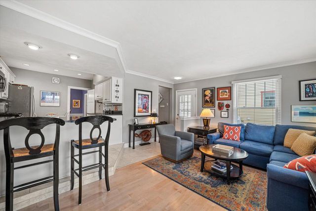 4917 N Bartlett AVENUE, Whitefish Bay, WI 53217