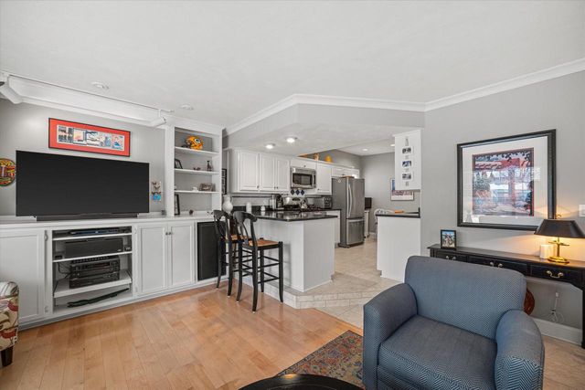 4917 N Bartlett AVENUE, Whitefish Bay, WI 53217