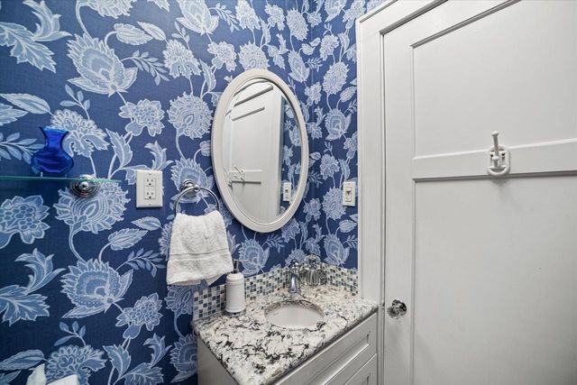 4917 N Bartlett AVENUE, Whitefish Bay, WI 53217