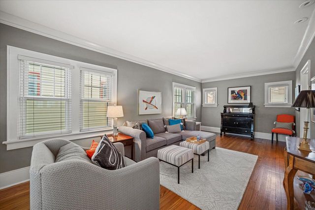 4917 N Bartlett AVENUE, Whitefish Bay, WI 53217