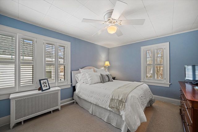 4917 N Bartlett AVENUE, Whitefish Bay, WI 53217