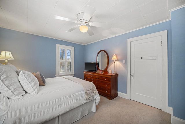 4917 N Bartlett AVENUE, Whitefish Bay, WI 53217