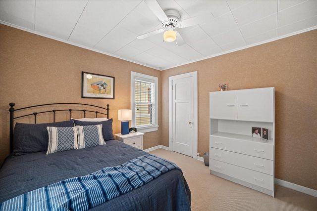 4917 N Bartlett AVENUE, Whitefish Bay, WI 53217