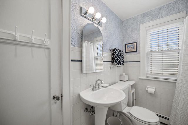 4917 N Bartlett AVENUE, Whitefish Bay, WI 53217